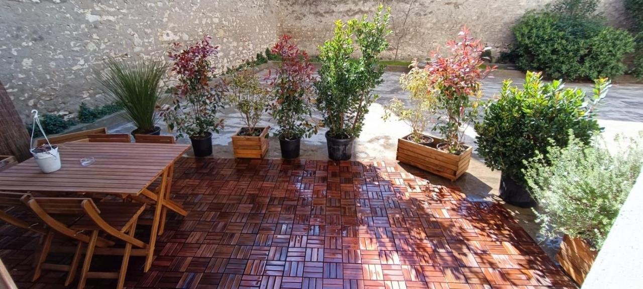 Superbe T2 Avec Grande Terrasse En Centre Ville A 5 Min A Pieds Des Arenes De Nimes Ngoại thất bức ảnh